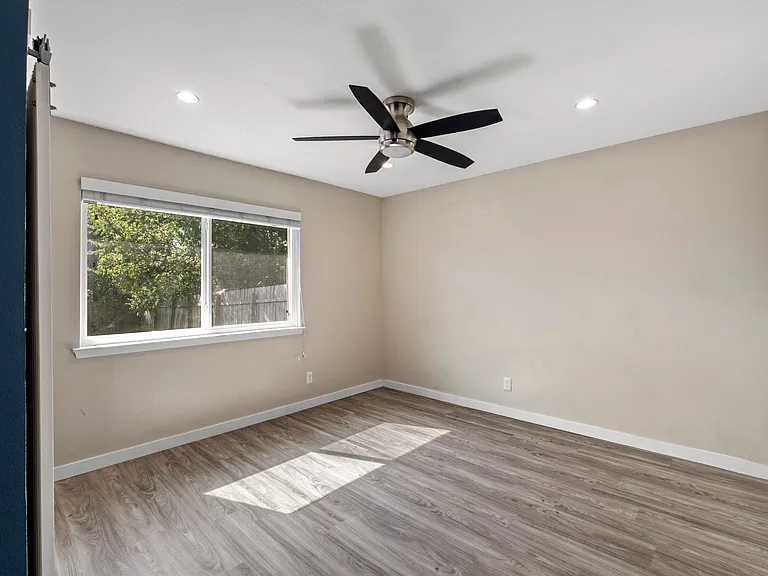 10107 Floyd Dr — Photo 14