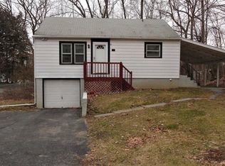 37 Greenbush Dr, Poughkeepsie, NY 12601