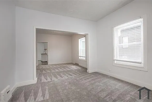 10011 Elizabeth Ave — Photo 4