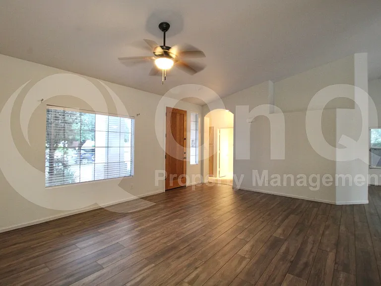 685 W Estrella Dr — Photo 17