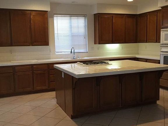 3rd image of 547 Echo Ln