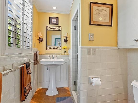 5th image of 47 Fontainebleau Dr