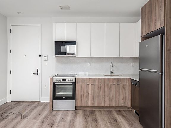 3rd image of 125 Kings Hwy APT 4A