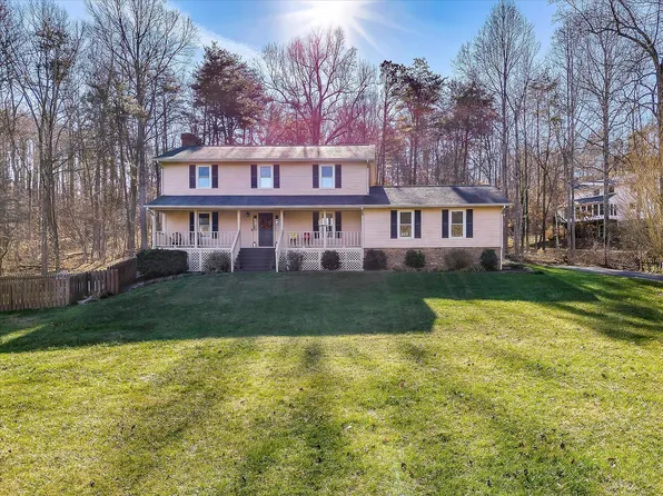 315 Woodridge Rd, Troutville, VA 24175