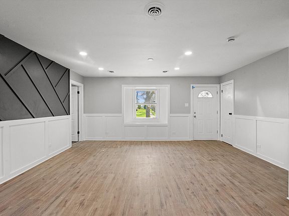 4th image of 22318 Nichols Dr