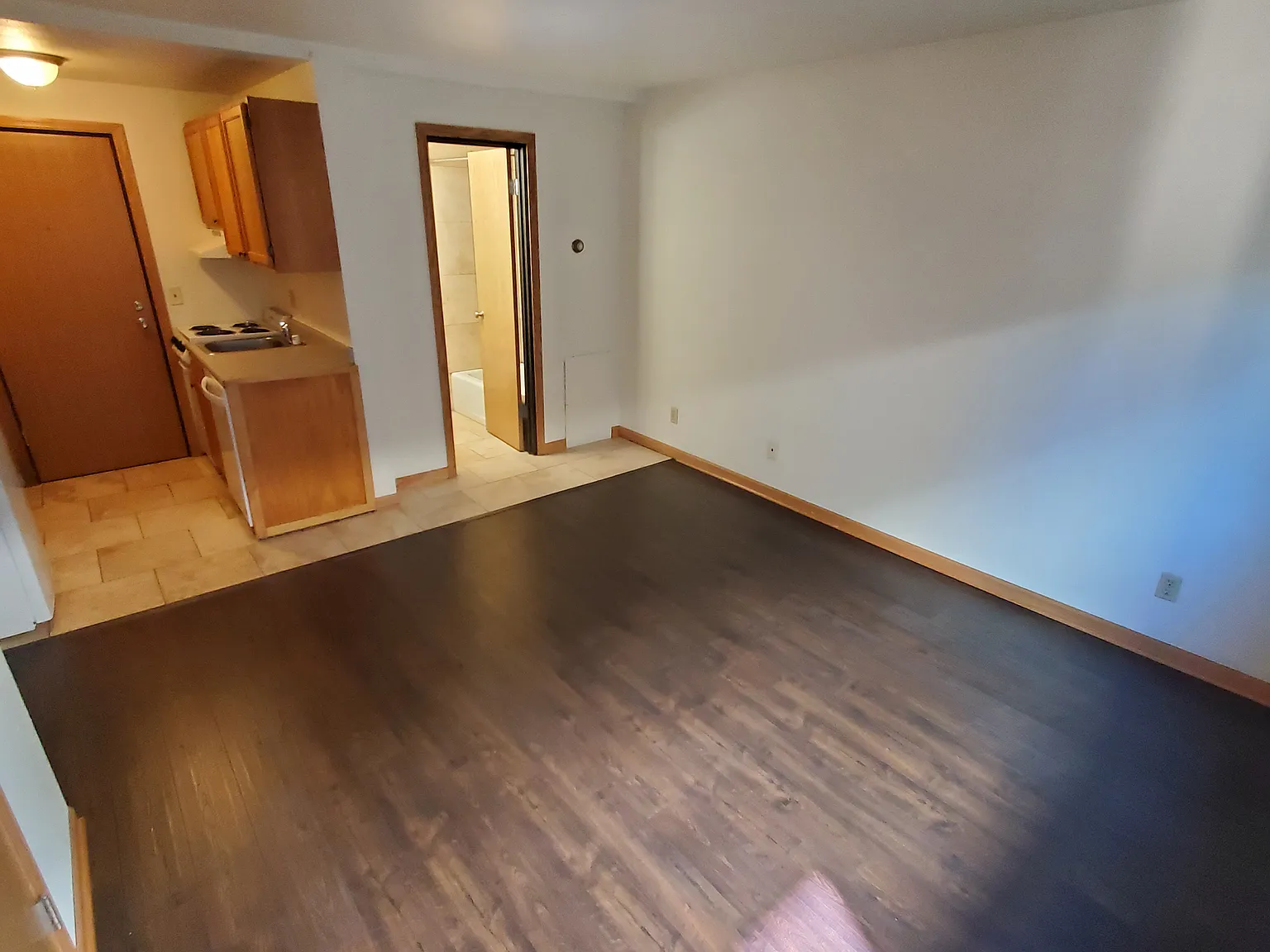 Studio, 350 sqft, $1,095 — Photo 2