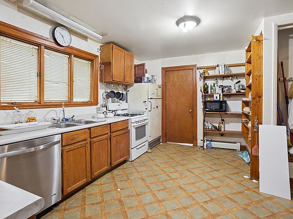 3rd image of 100 W Natoma Ave