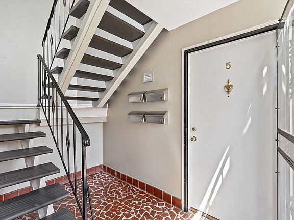 3rd image of 4400 Poplar Ave APT 5