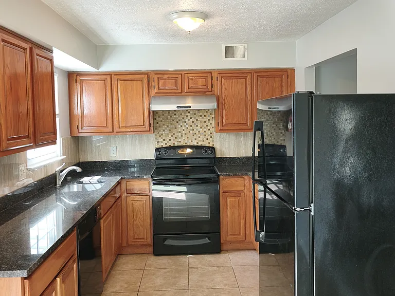 10500 Joyceton Dr — Photo 5