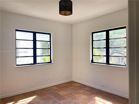 2nd image of 411 Meridian Ave APT 3