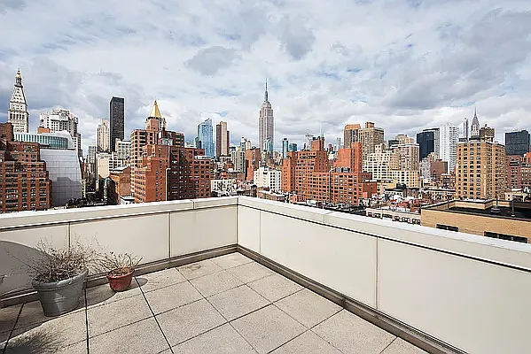 242 E 25th St #9-C — Photo 7