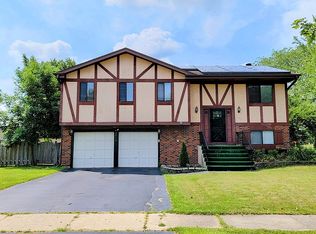 2319 Driftwood Ln, Hanover Park, IL 60133