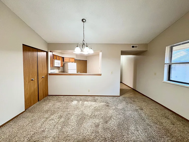 Oakridge Apartments — Photo 16