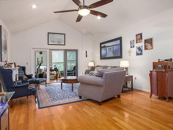 3rd image of 438 Harbin Dr