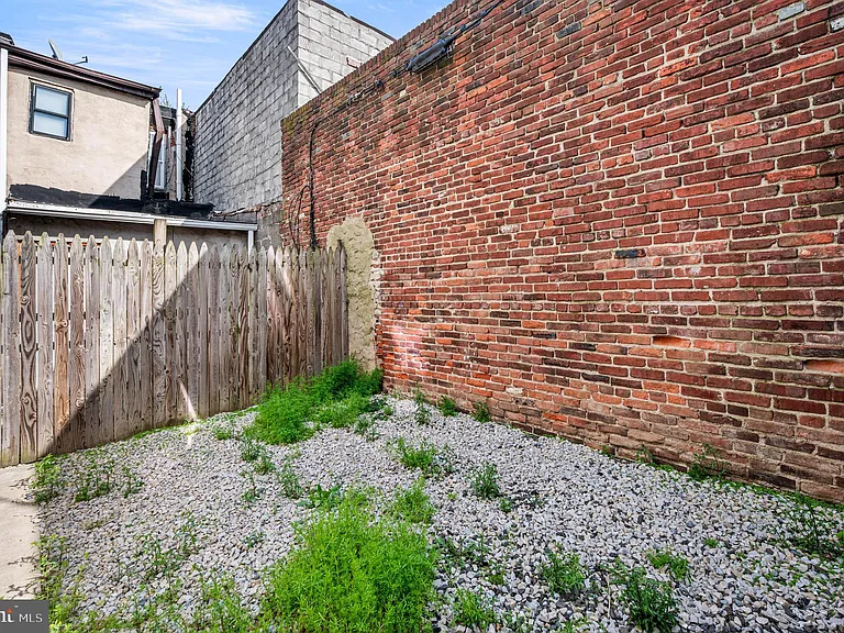 1510 W York St — Photo 21