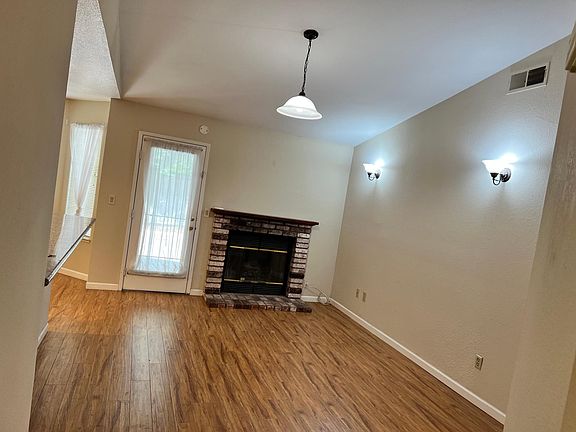 4th image of 8178 Oak Landing Ct