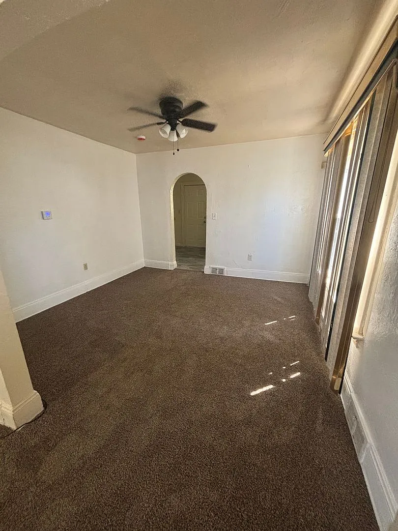 3bd Single Cash Pay/Section 8 — Photo 3