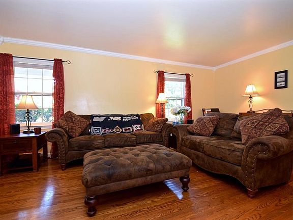 5th image of 2426 Charing Cross Dr