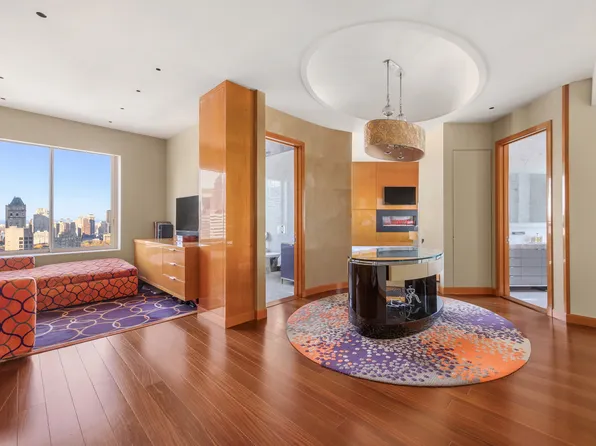 200 East 61st Street image 10 of 17