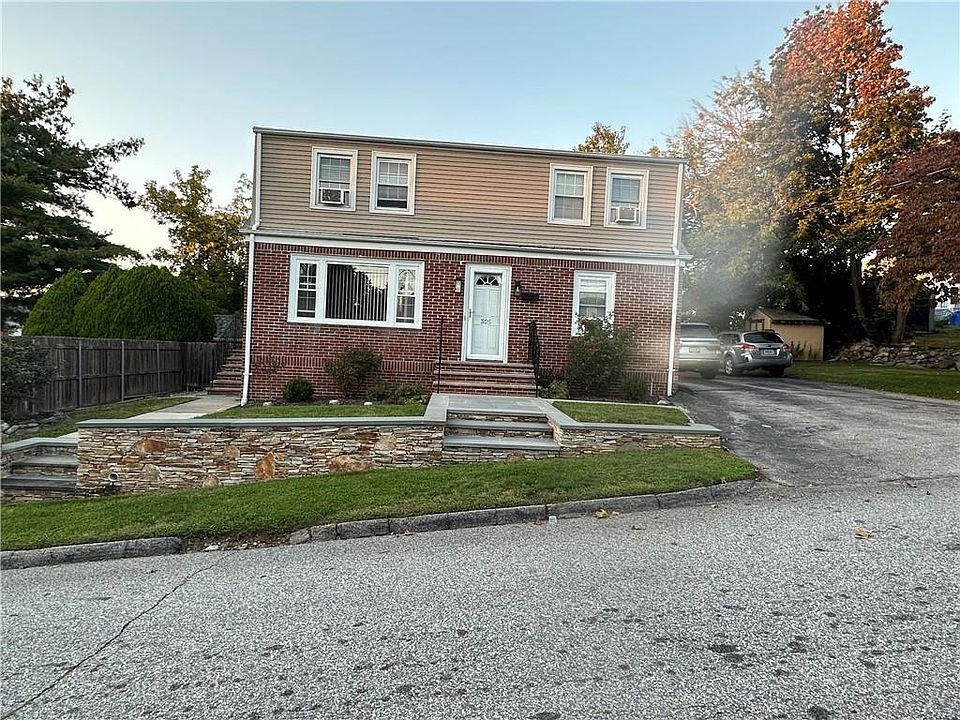 2nd image of 305 Heather St
