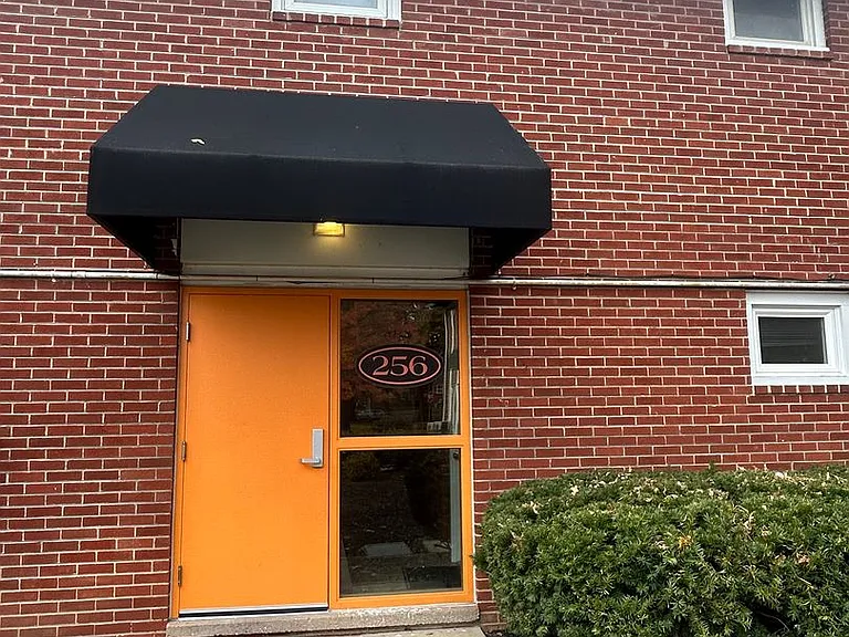 256-2B S Corl St — Photo 1