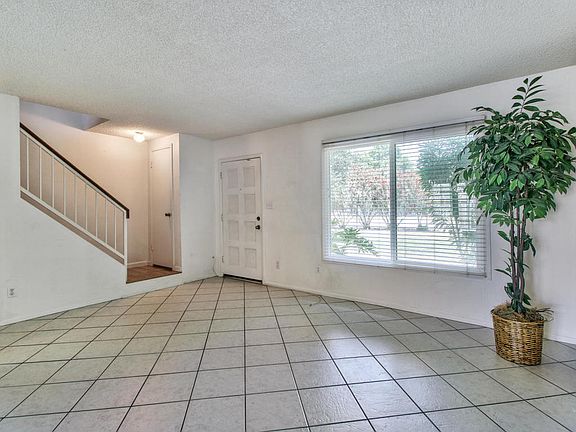 5th image of 612 E Strahan Dr