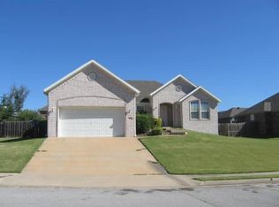240 Coopers Way, Centerton, AR 72719