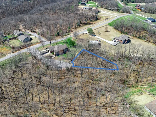 2 Askew Ln, Bella Vista, AR 72714