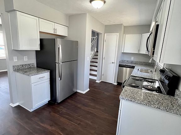 3rd image of 3256 S 131st Cir