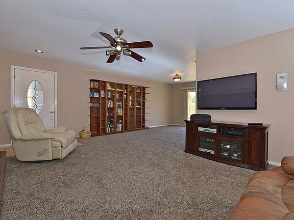 3rd image of 1634 Parker Ln