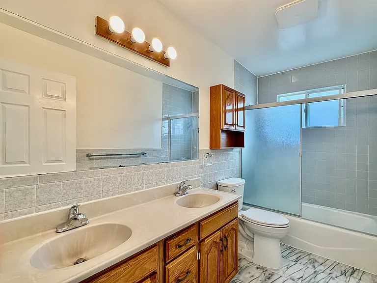 712 Prospect Row — Photo 23