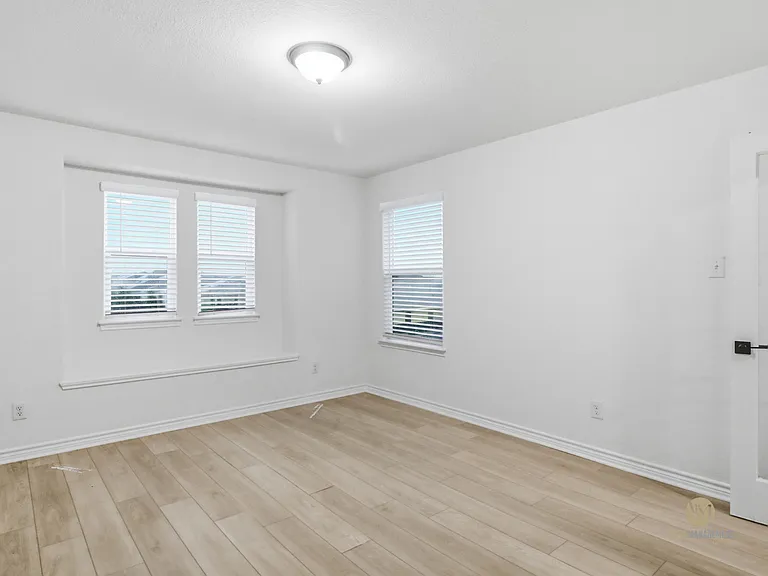 11414 Amberina — Photo 25