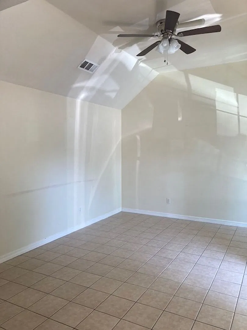 821 Hardy Avenue — Photo 3