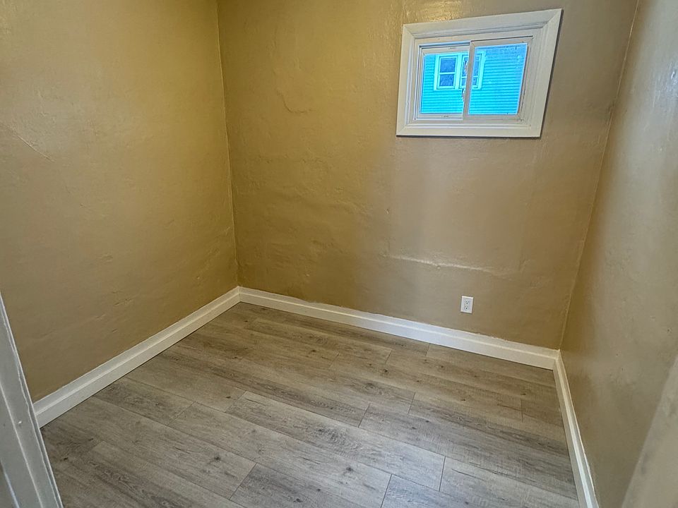 1st image of 21 Rich Pl Floor 1