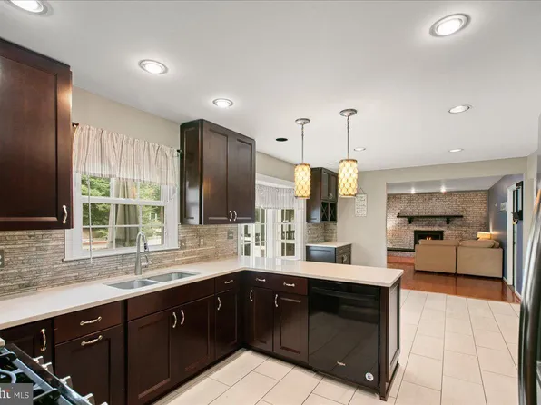 7142 Red Horse Tavern Ln, Springfield, VA 22153