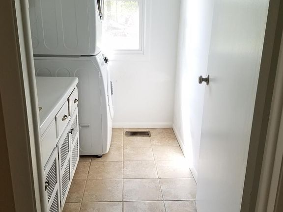Full size washer/dryer and laundry room with sink
