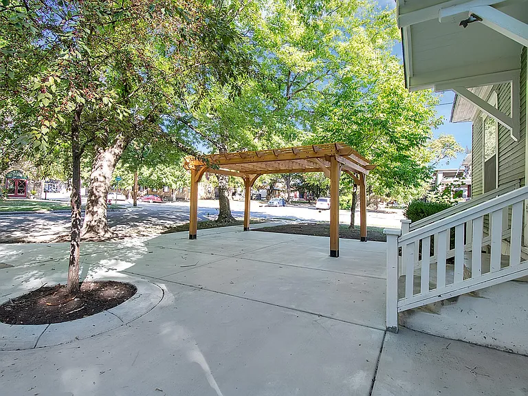 872 N Spaulding Ave #872 — Photo 29