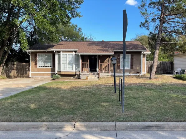 722 Circle Dr, Arlington, TX 76010