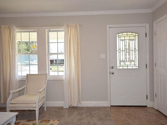 4th image of 340 Deerwood Ct