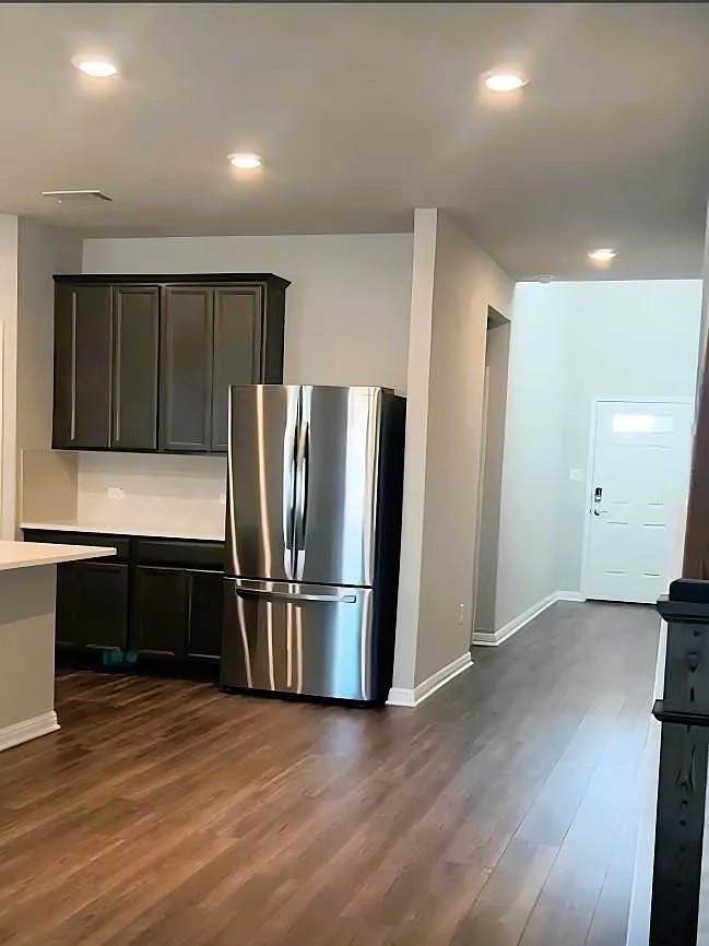 5 bed, 3.0 bath, 2977 sqft, $2,690 — Photo 4