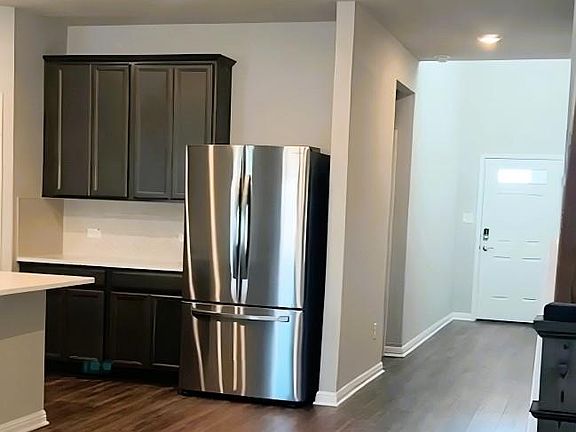 4th image of 109 Fairmeadow Downs Dr