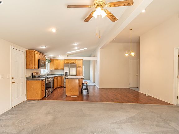4th image of 235 Littlebrook Ln