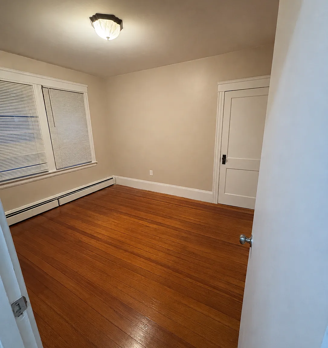2 bed, 950 sqft, $1,900 — Photo 1