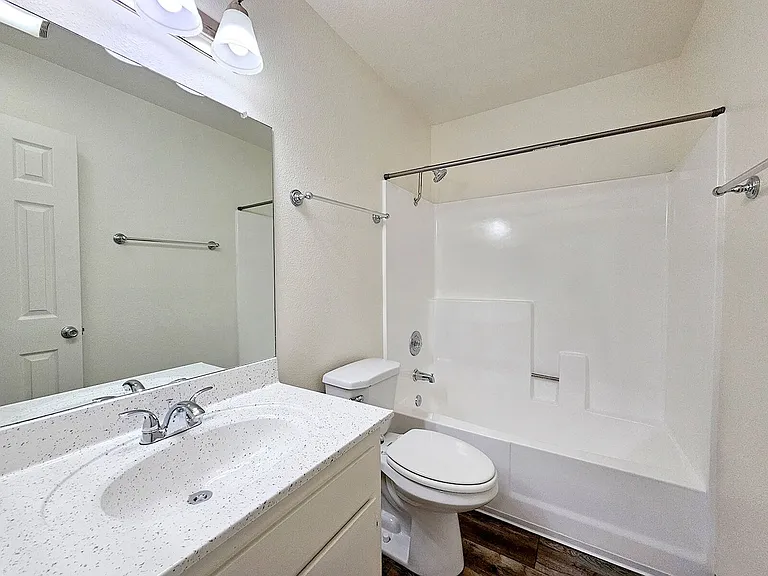 Raymond Ritz Apartments — Photo 26