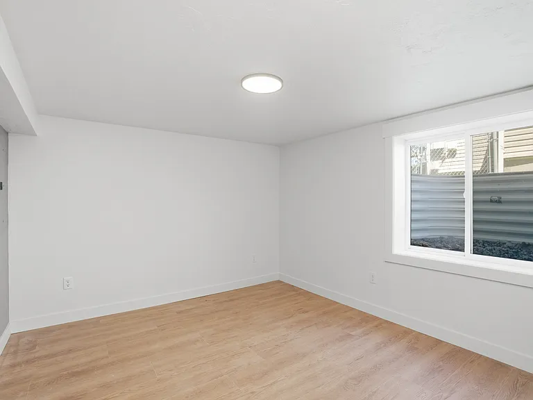 941 Edith St — Photo 5