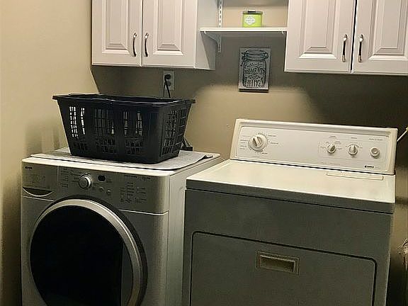 4th image of 3201 Oak Ct