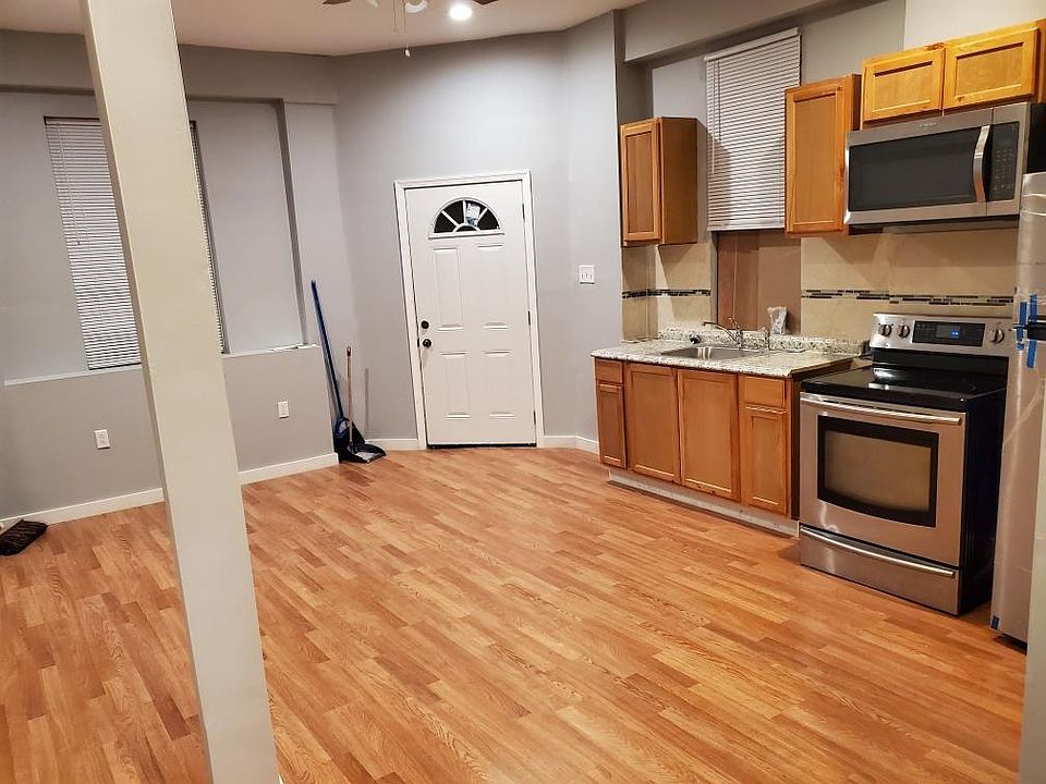 1st image of 2555 W Seltzer St #1