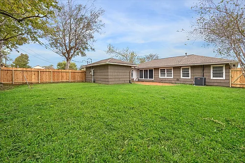 5237 Maple St Photo 1