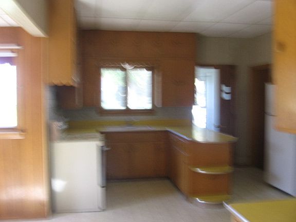 5th image of 201 Forest St
