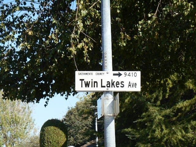 2nd image of 9418 Twin Lakes Ave